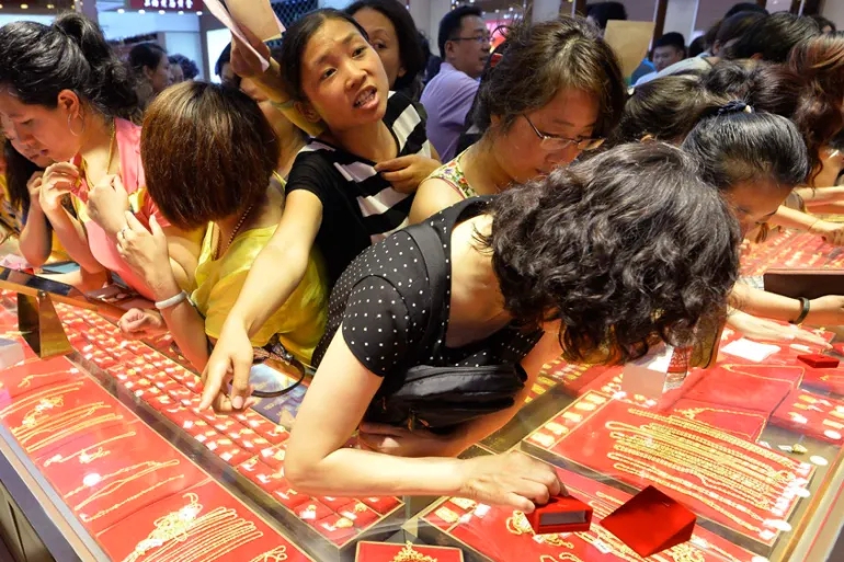 Người Trung Quốc sôi sục mua vét từng mẩu vàng nhỏ, điều gì đã xảy ra với kho vàng khổng lồ của nước này? - Ảnh 3