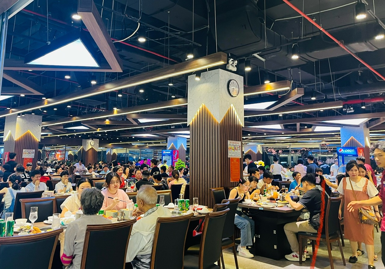 5 ngày nghỉ lễ, siêu thị - trung tâm thương mại "hốt bạc" nhờ nắng nóng? - Ảnh 4