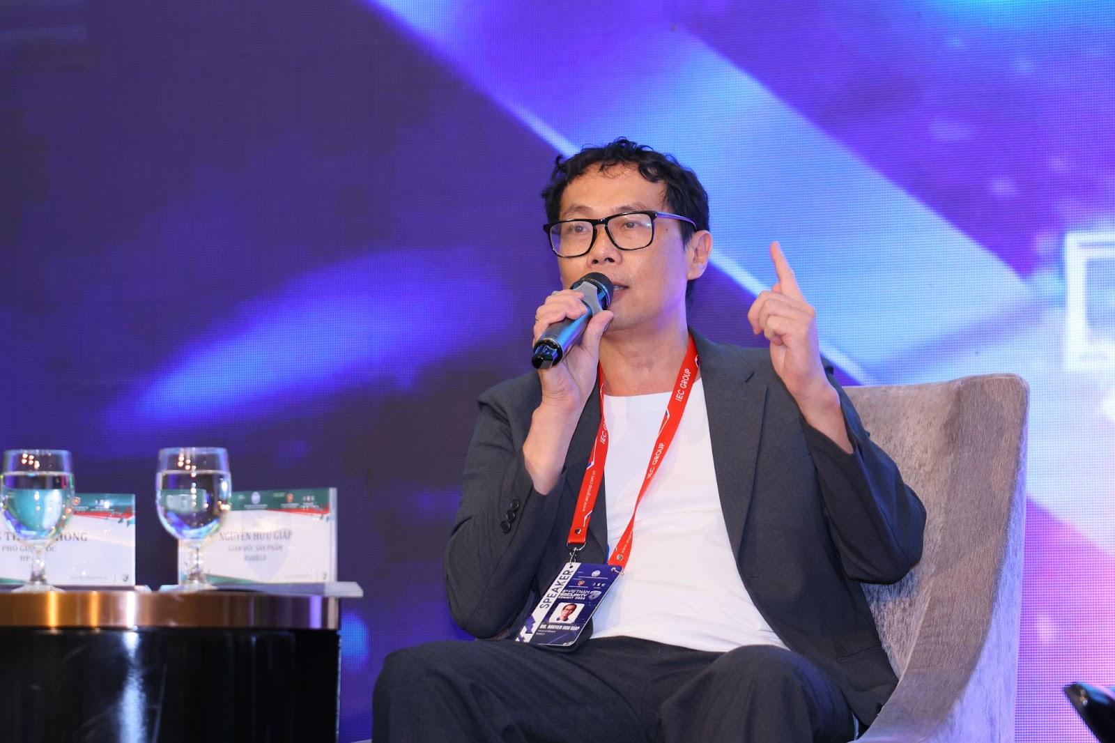 Chuyên gia bảo mật hé lộ 2 thủ thuật đánh cắp dữ liệu ngân hàng trên smartphone – người dùng Việt rất dễ mắc phải - Ảnh 1