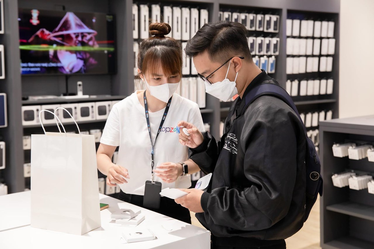 Hệ sinh thái sản phẩm Apple đầy đủ tại TopZone thu hút người dùng - Ảnh 2