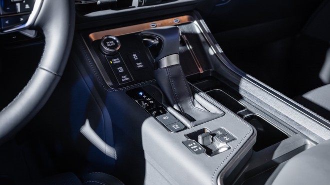 Lexus GX 2024 lộ diện tại Việt Nam: Giá dự kiến 6 tỷ, đã về đại lý nhưng số lượng siêu hiếm - Ảnh 16