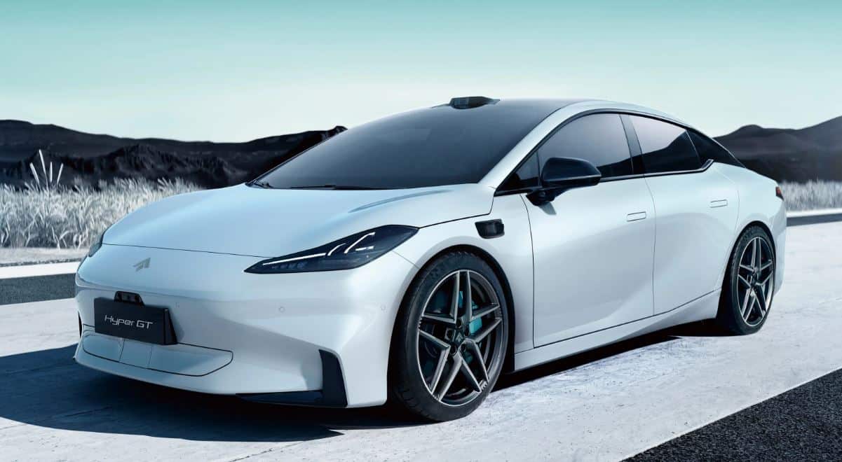 Hãng xe Trung Quốc vào Việt Nam vừa mở bán sedan chạy điện mới, đấu Camry bằng giá Altis, đi 710km/sạc - Ảnh 1