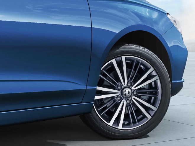 Chiếc sedan hạng C rẻ nhất Việt Nam ồ ạt xả hàng, giá xuống ngang ngửa xe hạng A - Ảnh 3