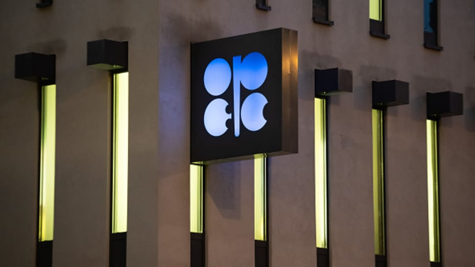 OPEC+ gia hạn cắt giảm sản lượng dầu thô đến năm 2025 - Ảnh 2