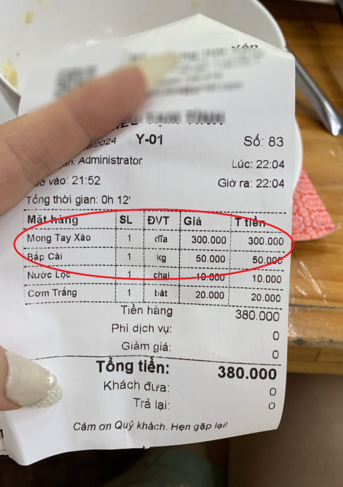 Suất cơm rang trứng 100k, đĩa hải sản 300k lèo tèo vài "cọng" ở Cát Bà khiến du khách thất vọng lên tiếng - Ảnh 2