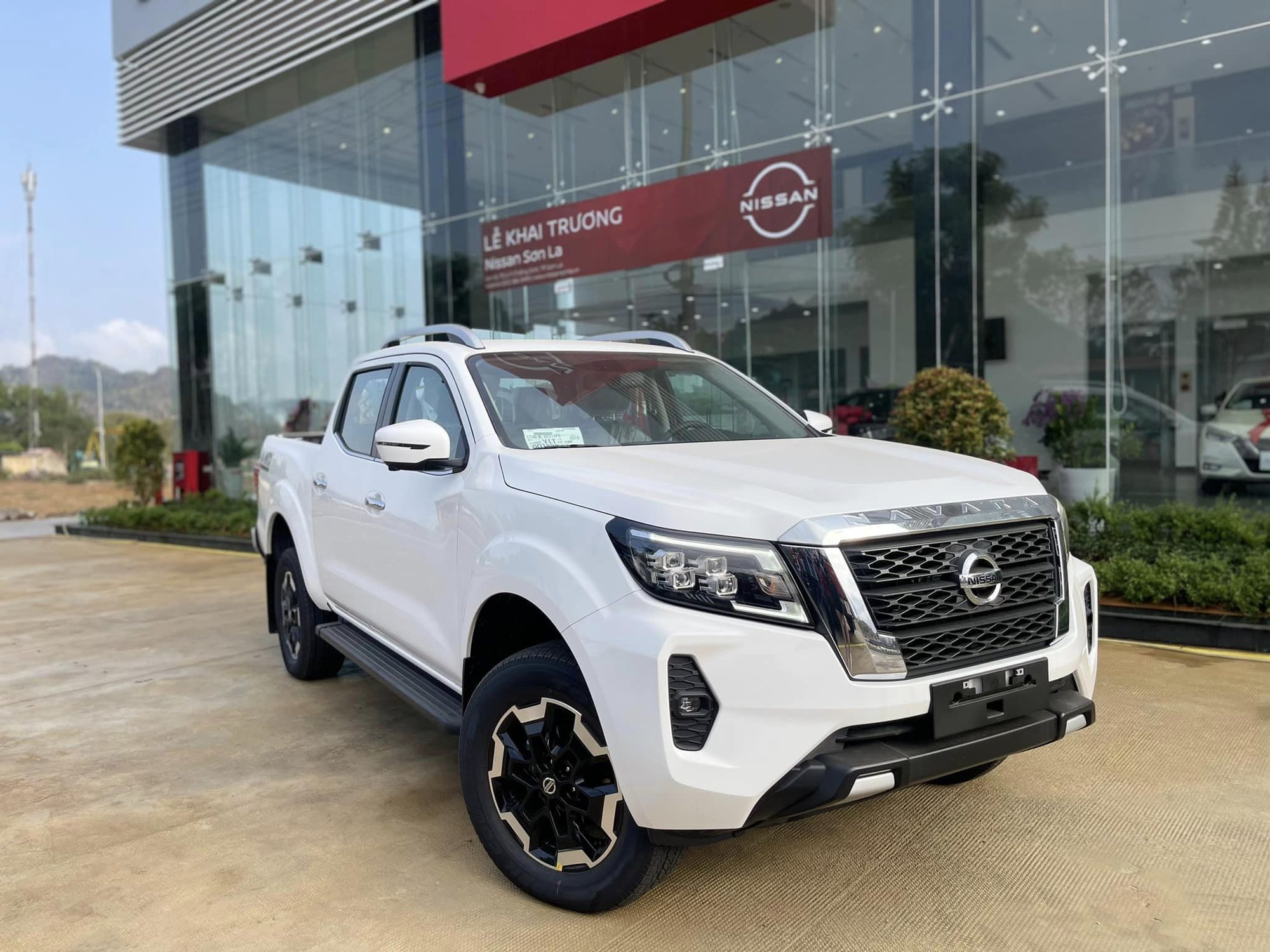Nissan Navara dọn kho giảm giá tới 190 triệu tại đại lý: Bản ‘full’ còn 850 triệu, rẻ hơn Ranger Wildtrak cả trăm triệu đồng - Ảnh 3