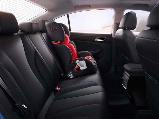 Chiếc sedan hạng C rẻ nhất Việt Nam ồ ạt xả hàng, giá xuống ngang ngửa xe hạng A - Ảnh 7