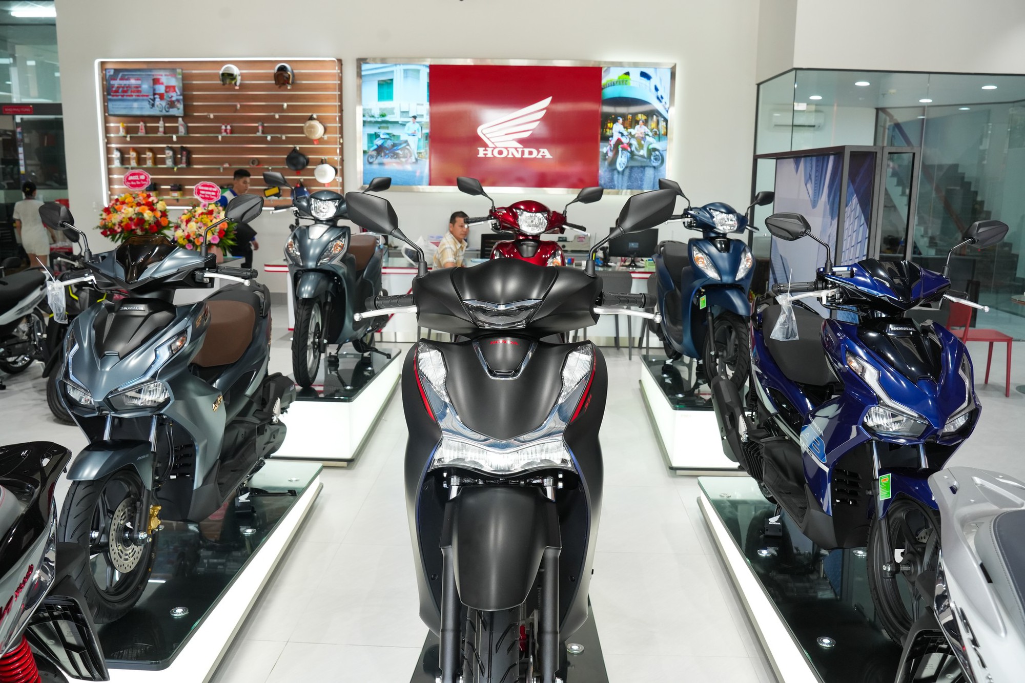 Việt Nam tiêu thụ xe máy khủng thứ 2 ĐNÁ đầu năm 2024: Mỗi ngày trung bình gần 6.700 xe nhưng chưa là gì so với nước top 1 - Ảnh 2