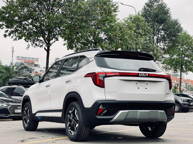 Chênh 11 triệu, mua Kia Seltos Deluxe hay Toyota Yaris Cross xăng, bảng so sánh này sẽ giúp bạn dễ quyết định hơn - Ảnh 3