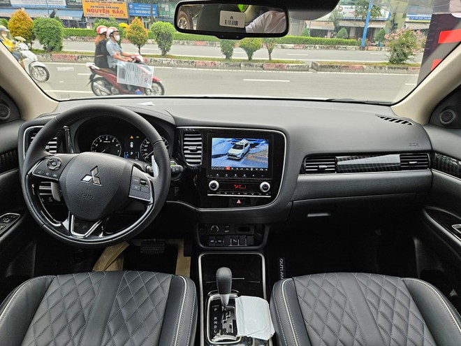 Giá Mitsubishi Outlander có 'đáy' mới: Bản tiêu chuẩn giảm còn 730 triệu, rẻ ngang Yaris Cross và Seltos - Ảnh 5