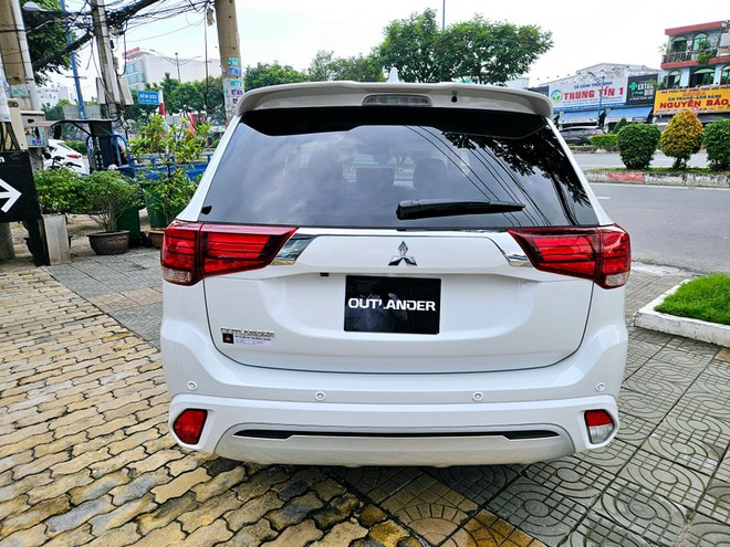 Giá Mitsubishi Outlander có 'đáy' mới: Bản tiêu chuẩn giảm còn 730 triệu, rẻ ngang Yaris Cross và Seltos - Ảnh 4