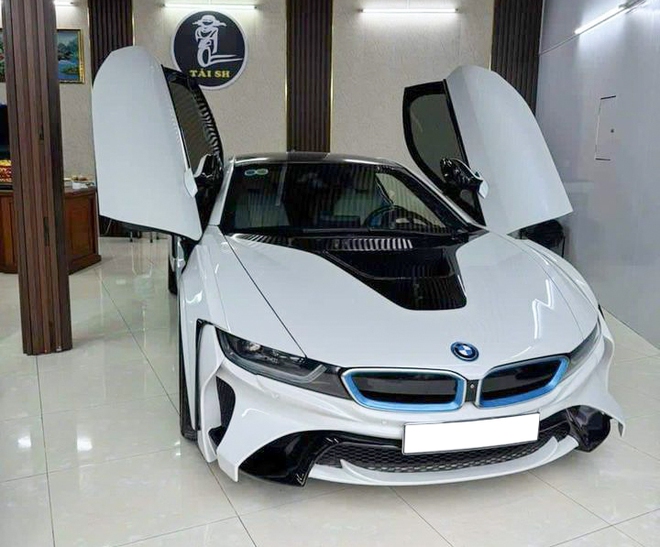 Hàng 'hot' một thời BMW i8 giá chỉ còn chưa đến 3 tỷ: Đã độ nhiều chi tiết, người bán cam kết 'bốn không' - Ảnh 1