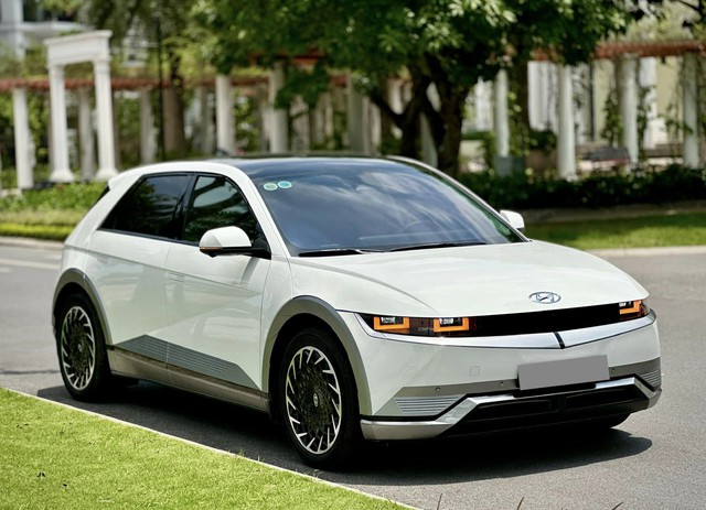 Rao bán Hyundai Ioniq 5 chạy 8.000 km giá 1,28 tỷ đồng, dân buôn xe cũ nhận định: Hợp với người thích trải nghiệm, hoặc có vài xe ở nhà - Ảnh 1