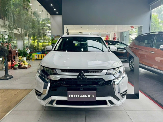 Đại lý xả kho lô Mitsubishi Outlander 2023 cuối cùng: Giảm tới 140 triệu đồng nhưng chỉ áp dụng cho phiên bản này - Ảnh 2