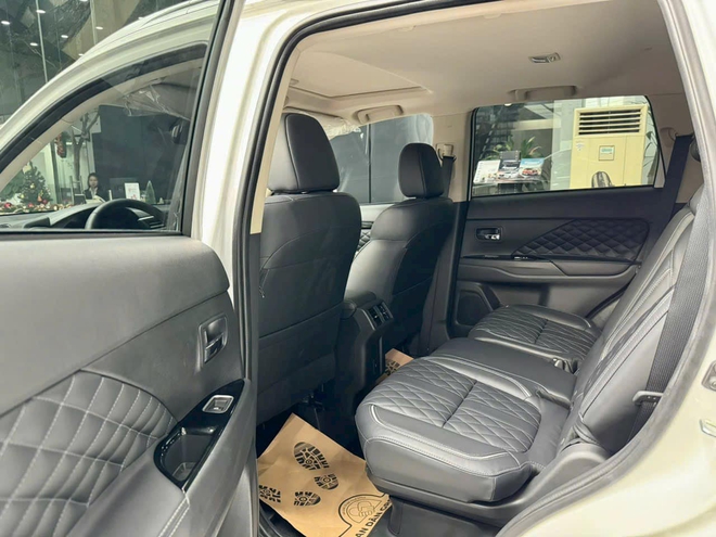Đại lý xả kho lô Mitsubishi Outlander 2023 cuối cùng: Giảm tới 140 triệu đồng nhưng chỉ áp dụng cho phiên bản này - Ảnh 5