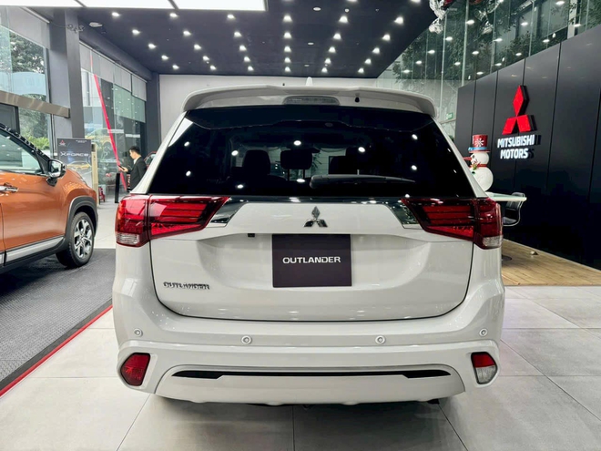 Đại lý xả kho lô Mitsubishi Outlander 2023 cuối cùng: Giảm tới 140 triệu đồng nhưng chỉ áp dụng cho phiên bản này - Ảnh 3