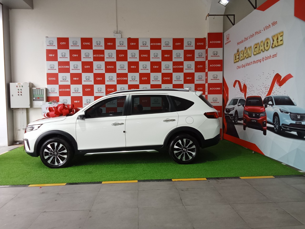 Vừa nhận Honda BR-V đã phát hiện hoen rỉ, chủ xe tại Vĩnh Phúc muốn đổi xe mới, hãng chỉ đồng ý thay phụ tùng và sơn lại - Ảnh 1