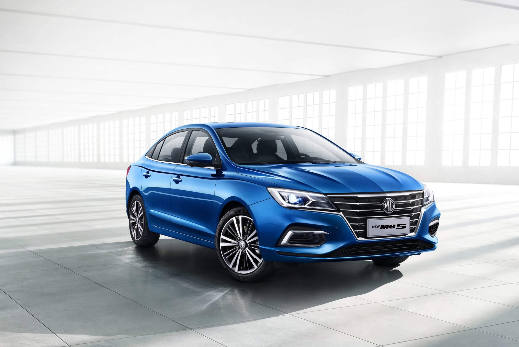 Chiếc sedan hạng C rẻ nhất Việt Nam ồ ạt xả hàng, giá xuống ngang ngửa xe hạng A - Ảnh 9