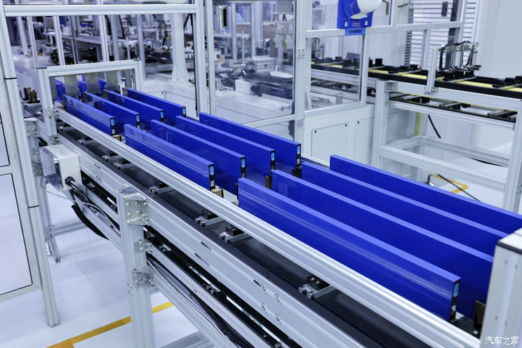 Hãng mẹ Volvo đưa pin xe điện lên tầm cao mới: Thọ tới 50 năm, đâm thủng, thả xuống biển, đốt cháy… đều không ăn nhằm gì - Ảnh 5