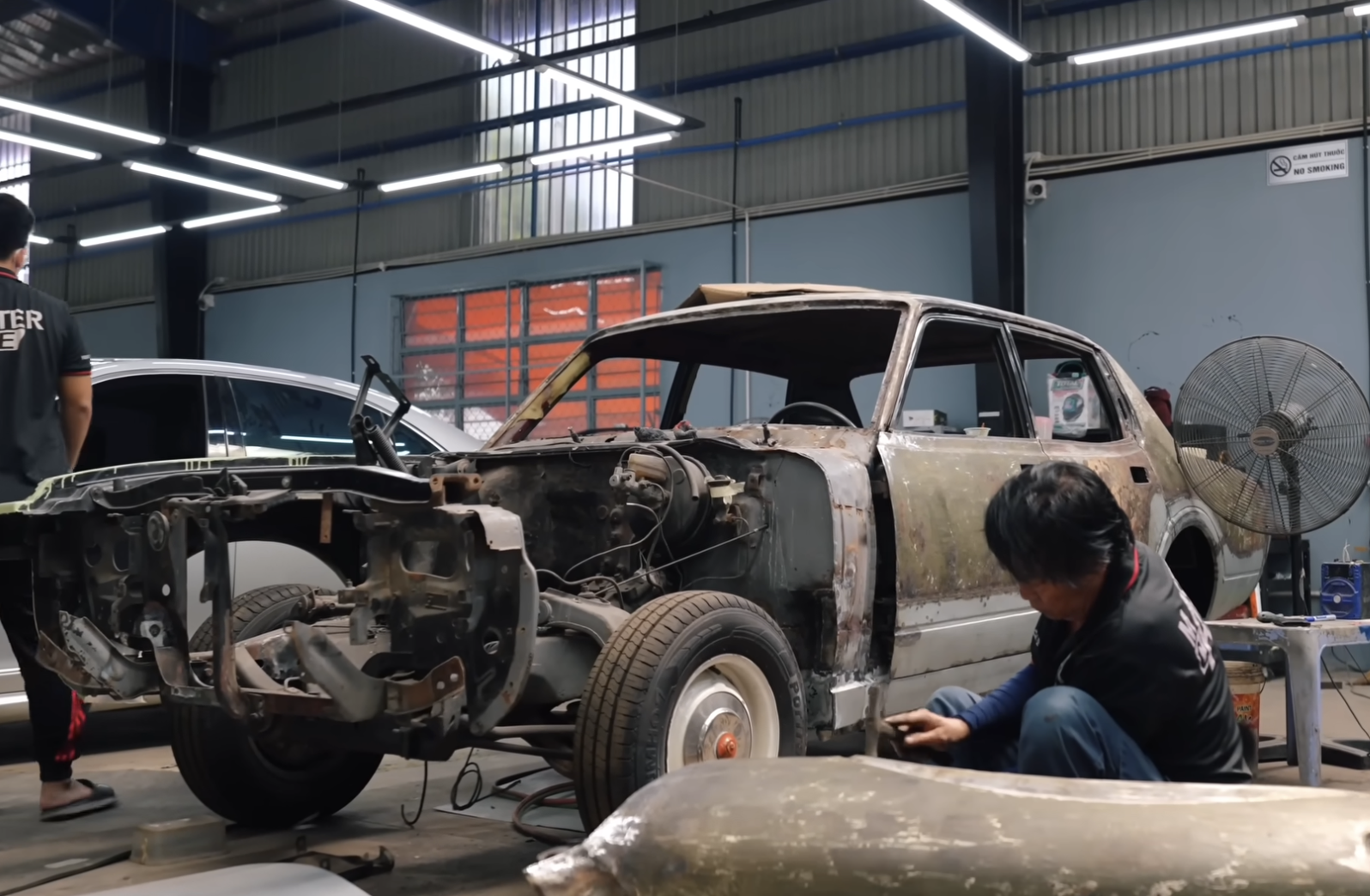 Dân chơi Việt độ lại Toyota Crown 49 năm tuổi như xe mới: Mất 120 ngày để hoàn thiện, có chi tiết giống Bentley - Ảnh 2