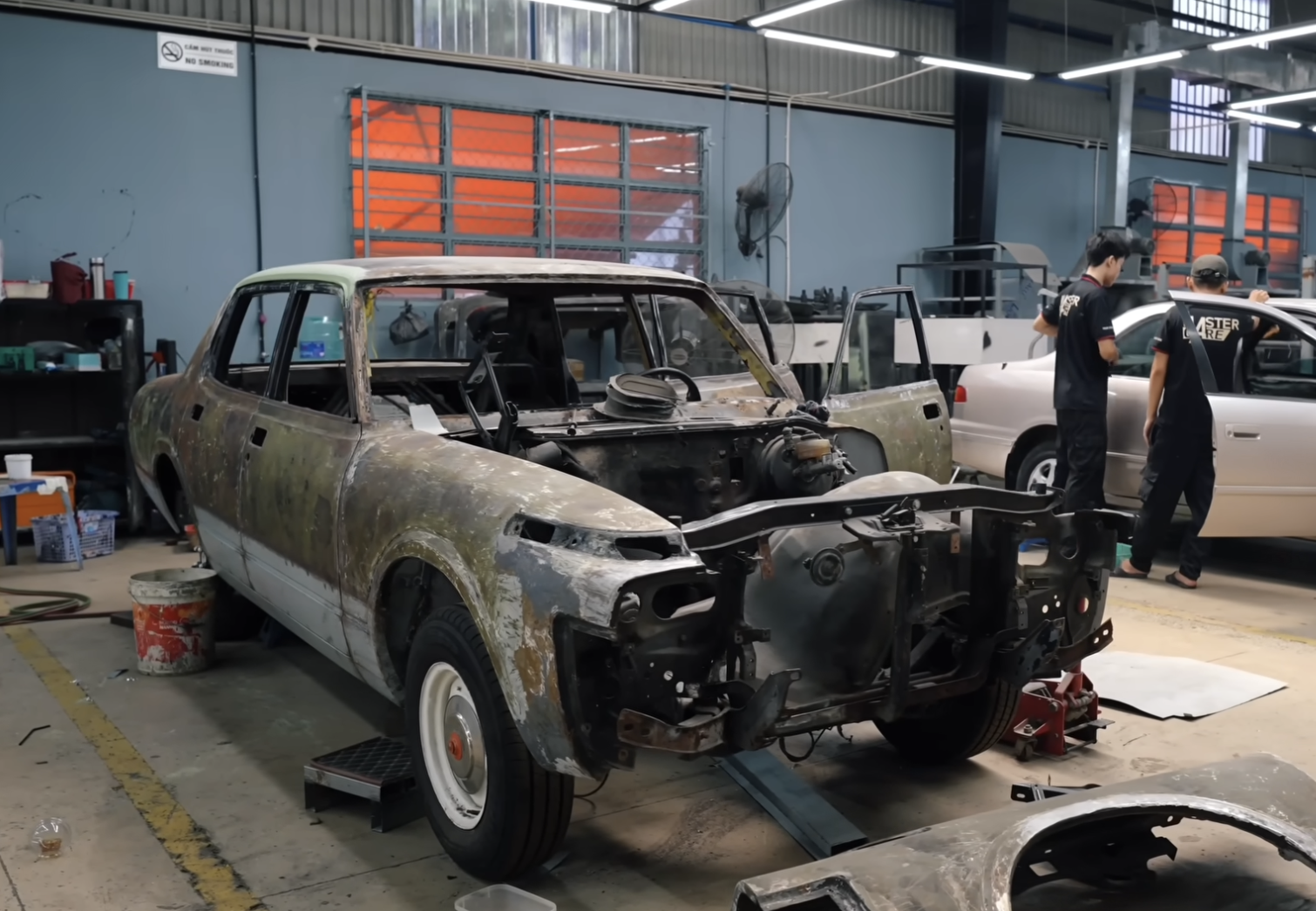 Dân chơi Việt độ lại Toyota Crown 49 năm tuổi như xe mới: Mất 120 ngày để hoàn thiện, có chi tiết giống Bentley - Ảnh 3