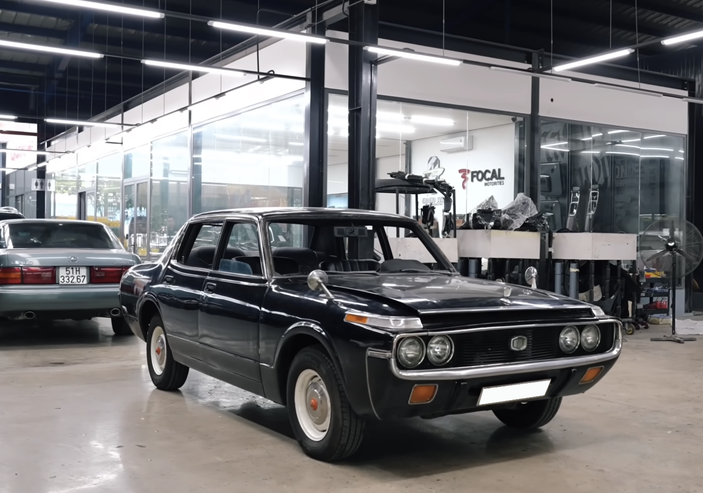 Dân chơi Việt độ lại Toyota Crown 49 năm tuổi như xe mới: Mất 120 ngày để hoàn thiện, có chi tiết giống Bentley - Ảnh 1