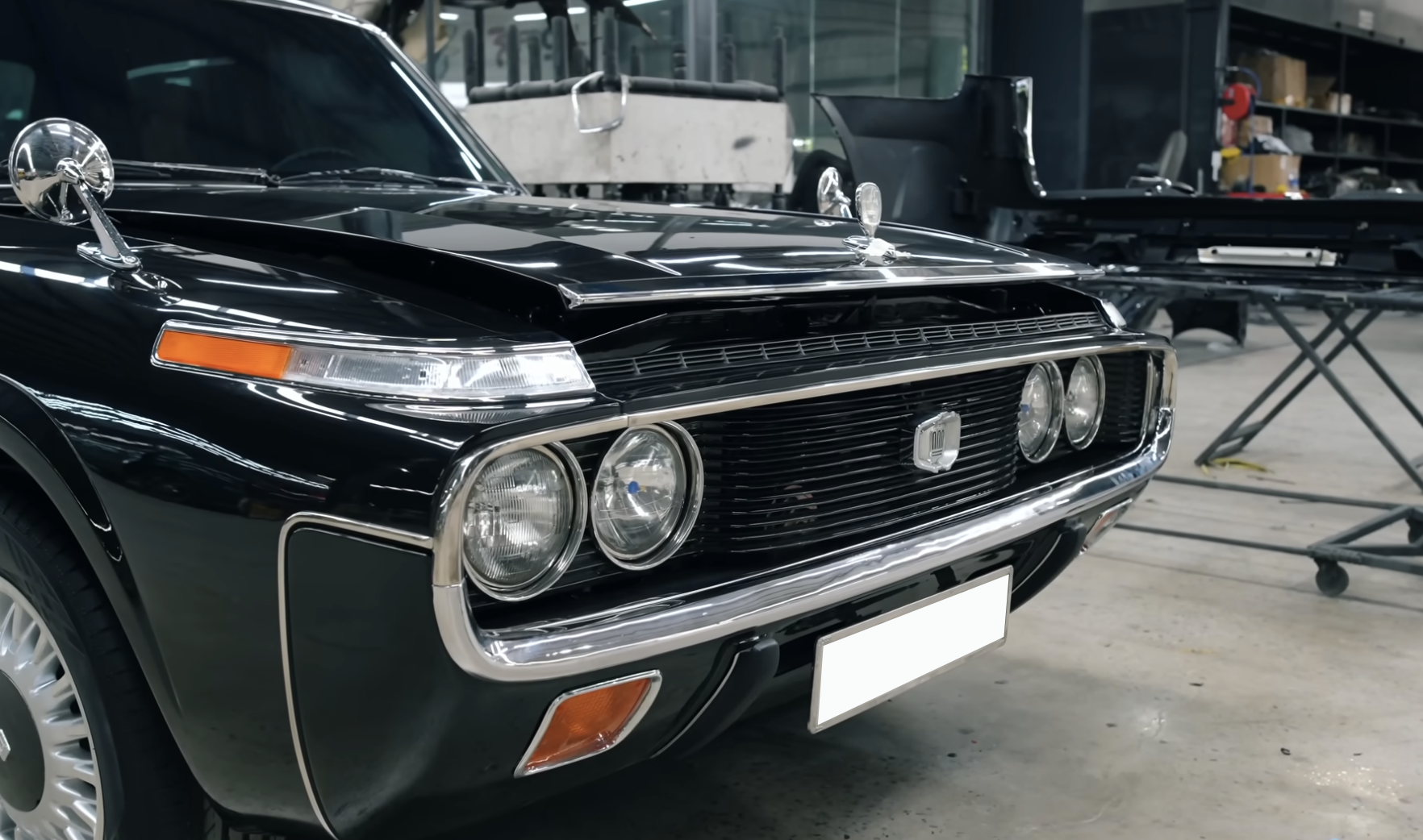 Dân chơi Việt độ lại Toyota Crown 49 năm tuổi như xe mới: Mất 120 ngày để hoàn thiện, có chi tiết giống Bentley - Ảnh 4