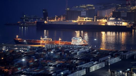 Bị cấm tại khắp các cảng, Nga khai phá ‘thiên đường’ mới cho dầu thô, 80% sản lượng xuất khẩu sang khu vực này - Ảnh 1