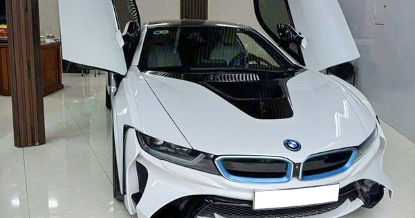 Hàng 'hot' một thời BMW i8 giá chỉ còn chưa đến 3 tỷ: Đã độ nhiều chi tiết, người bán cam kết 'bốn không'