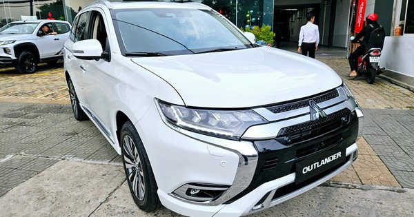 Giá Mitsubishi Outlander có 'đáy' mới: Bản tiêu chuẩn giảm còn 730 triệu, rẻ ngang Yaris Cross và Seltos