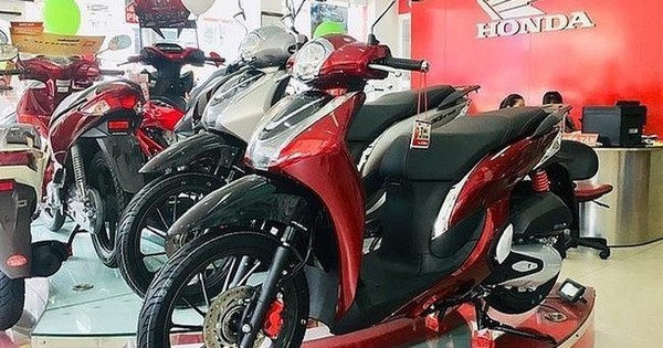 Giá xe máy đồng loạt dò đáy cuối tháng 6: Honda Vision, Air Blade, SH… dưới mức đề xuất gần 25 triệu đồng, có xe tặng kèm smartphone