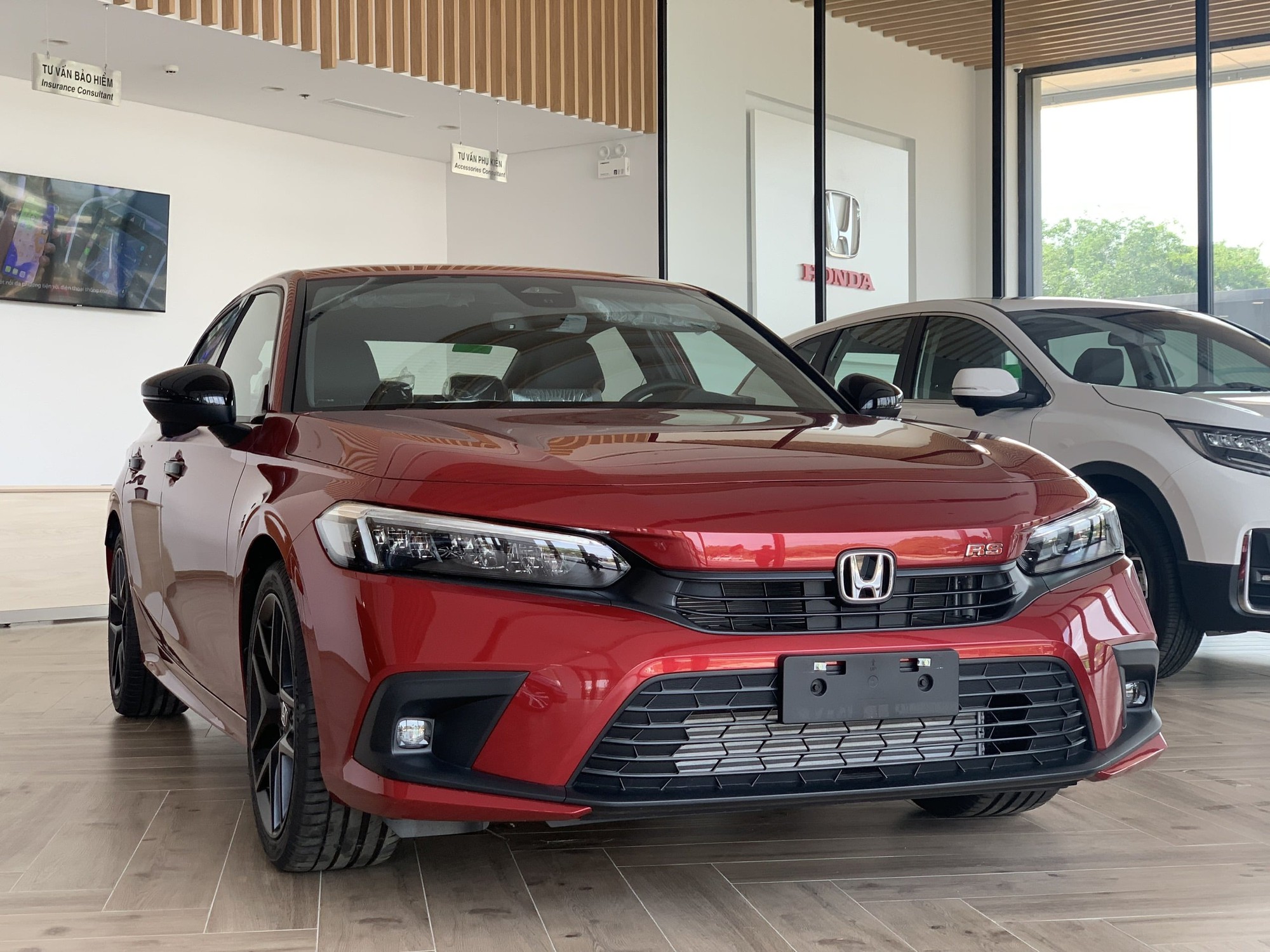 Đại lý báo Honda Civic 2024 sắp về Việt Nam: Thêm động cơ hybrid, giá dự kiến đắt hơn, bản cũ đã dọn kho hết hàng - Ảnh 1