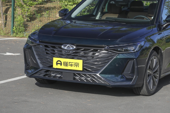 Hãng xe Trung Quốc đã đến Việt Nam tung mẫu đối thủ với Toyota Camry: Giá rẻ hơn hẳn, dùng option của xe sang, màn hình kép 24,6inch - Ảnh 2