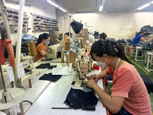 Dệt may dần lấy lại đà tăng trưởng - Ảnh 1