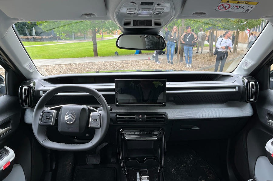 SUV ngang cỡ Xforce này có tới 7 chỗ ngồi, giá dự kiến quy đổi dưới 650 triệu đồng, chạy 300km/sạc - Ảnh 9