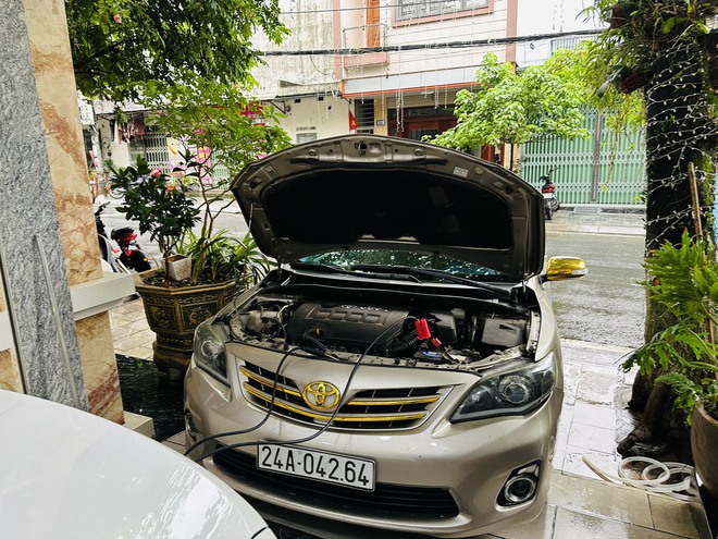 Sếp công ty dược cứu hộ hàng nghìn ô tô miễn phí bằng Toyota Corolla Altis: 'Có người bảo hâm, chẳng ai max rảnh thế này' - Ảnh 10