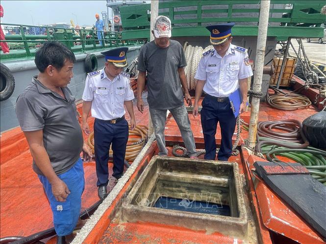 Phát hiện tàu cá vận chuyển 80.000 lít dầu D.O không rõ nguồn gốc - Ảnh 1