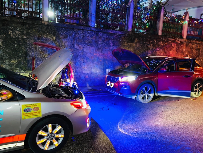 Sếp công ty dược cứu hộ hàng nghìn ô tô miễn phí bằng Toyota Corolla Altis: 'Có người bảo hâm, chẳng ai max rảnh thế này' - Ảnh 4