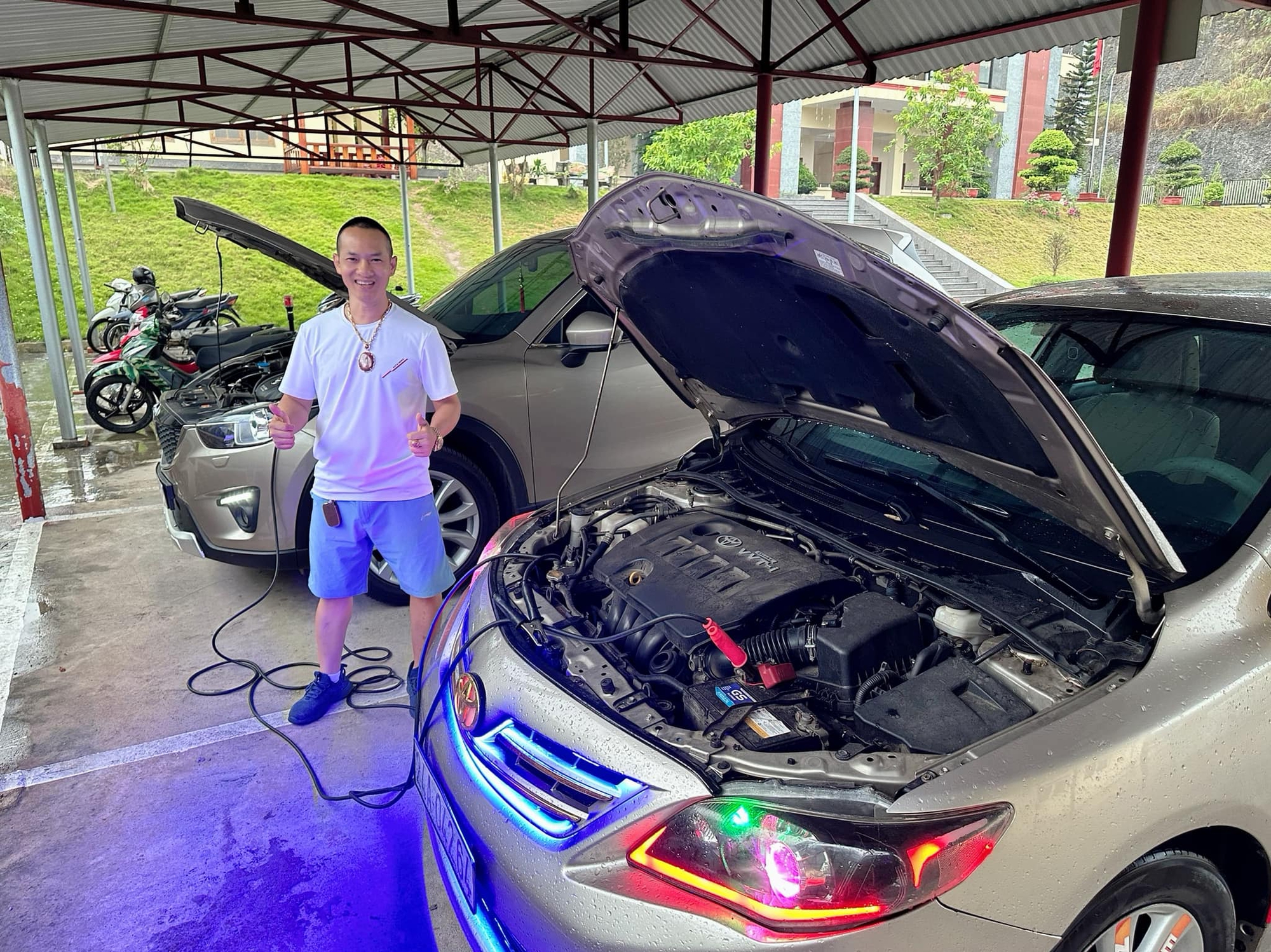 Sếp công ty dược cứu hộ hàng nghìn ô tô miễn phí bằng Toyota Corolla Altis: 'Có người bảo hâm, chẳng ai max rảnh thế này' - Ảnh 2