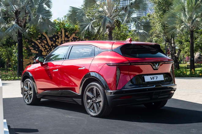 Lộ diện VinFast VF 7 bản base giá 850 triệu: Lược bỏ nhiều trang bị, sức mạnh chỉ bằng nửa so với bản Plus - Ảnh 4