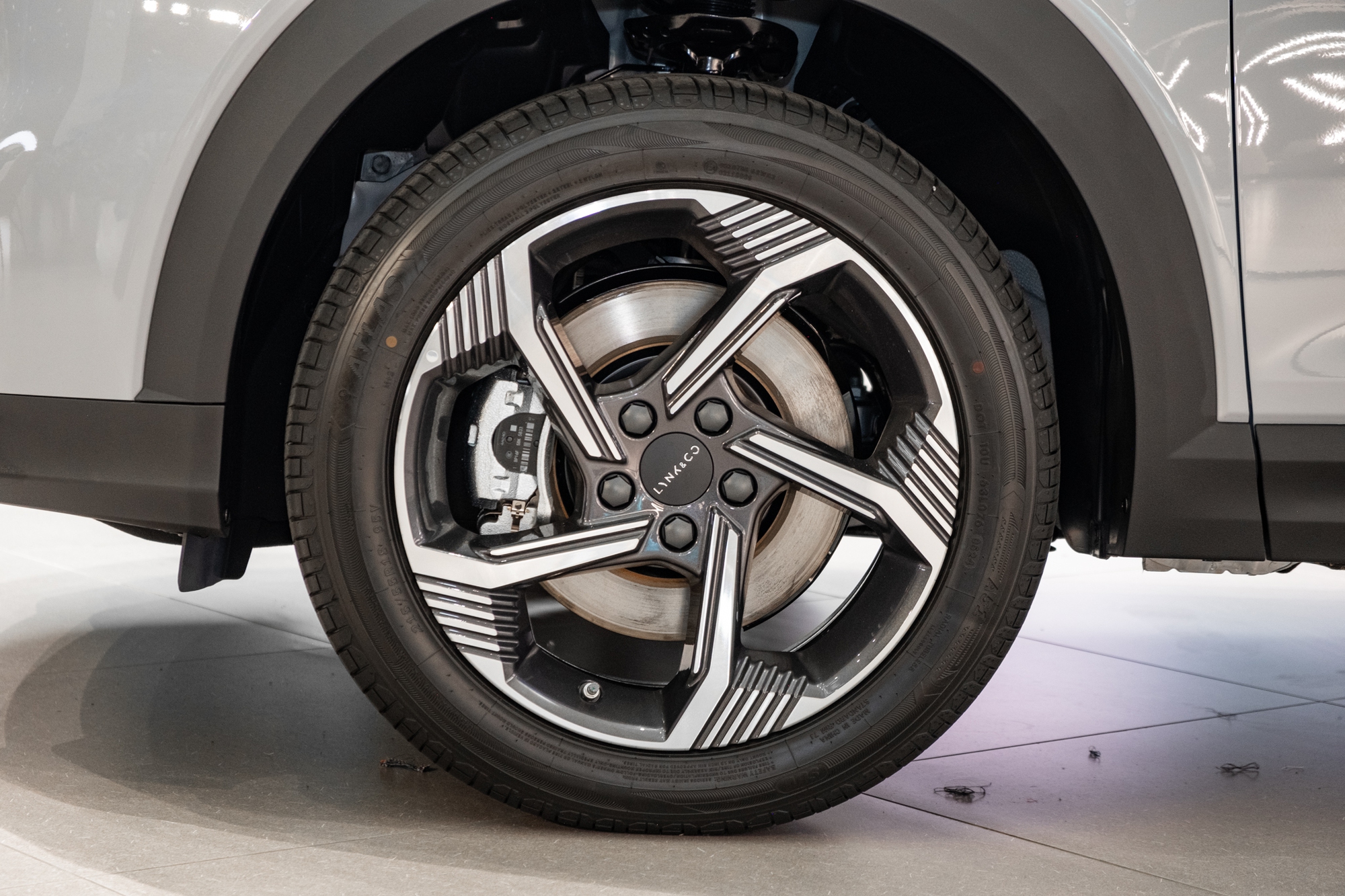 Lynk & Co 06 ra mắt Việt Nam: Giá 729 triệu đồng, động cơ 1.5L tăng áp, hệ thống treo sau đa điểm - Ảnh 6