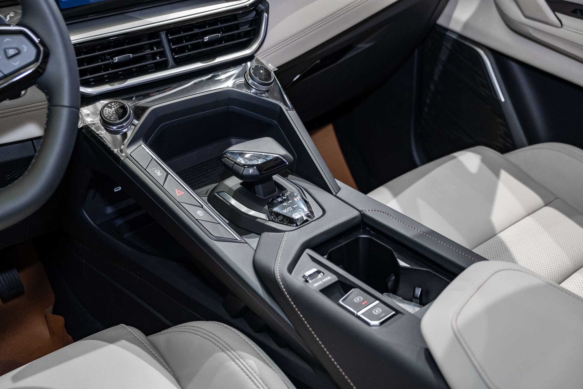 Lynk & Co 06 ra mắt Việt Nam: Giá 729 triệu đồng, động cơ 1.5L tăng áp, hệ thống treo sau đa điểm - Ảnh 17