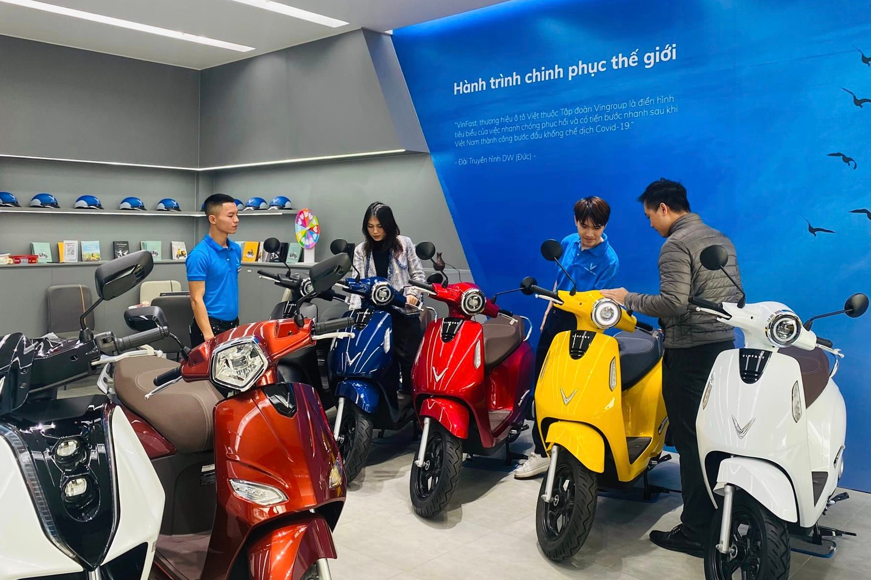 Chủ xe điện VinFast được gửi miễn phí, sạc miễn phí tại nhiều điểm, lắp trụ sạc tại nhà được tặng thêm hơn 31 triệu đồng - Ảnh 3