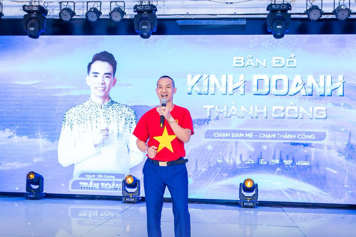 Sếp công ty dược cứu hộ hàng nghìn ô tô miễn phí bằng Toyota Corolla Altis: 'Có người bảo hâm, chẳng ai max rảnh thế này' - Ảnh 5