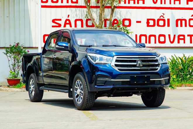 Nhiều bán tải mới ra mắt Việt Nam năm nay đấu Ranger: Triton 2024 lột xác, có mẫu lần đầu xuất hiện, giá dưới 500 triệu đồng - Ảnh 1