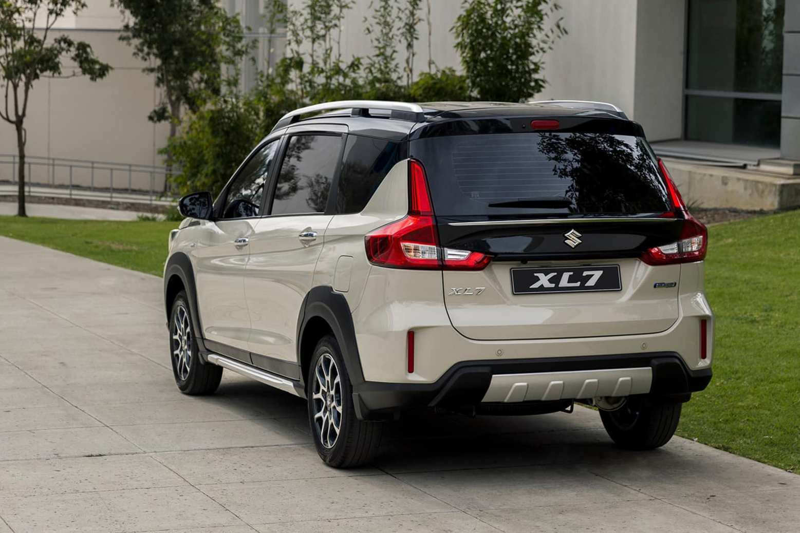 Suzuki XL7 hybrid sắp về Việt Nam lộ loạt nâng cấp mới: Ngoài động cơ tiết kiệm còn thêm đèn tự động, Cruise Control đấu Xpander - Ảnh 2
