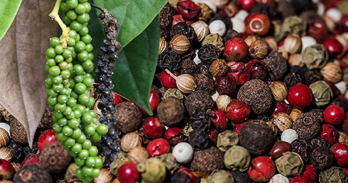 Giá hồ tiêu "chệch" quy luật, tăng giảm chóng mặt - Ảnh 1