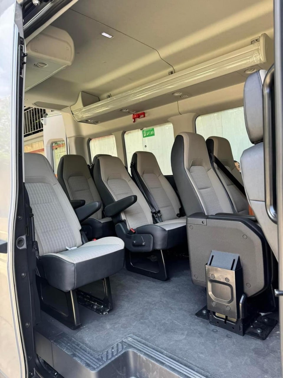 Xe van lại 'hot' tại Việt Nam: Ford Transit 2024 nhá ảnh chính thức, Mercedes V-Class giảm giá kỷ lục còn hơn 1,2 tỷ đồng - Ảnh 6