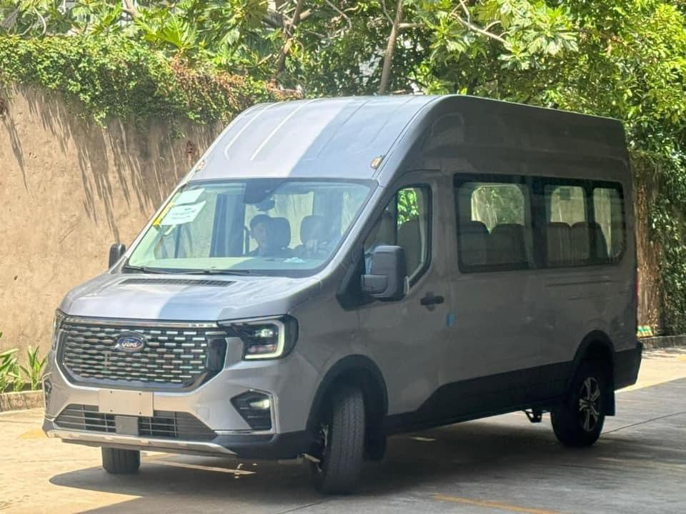 Xe van lại 'hot' tại Việt Nam: Ford Transit 2024 nhá ảnh chính thức, Mercedes V-Class giảm giá kỷ lục còn hơn 1,2 tỷ đồng - Ảnh 2