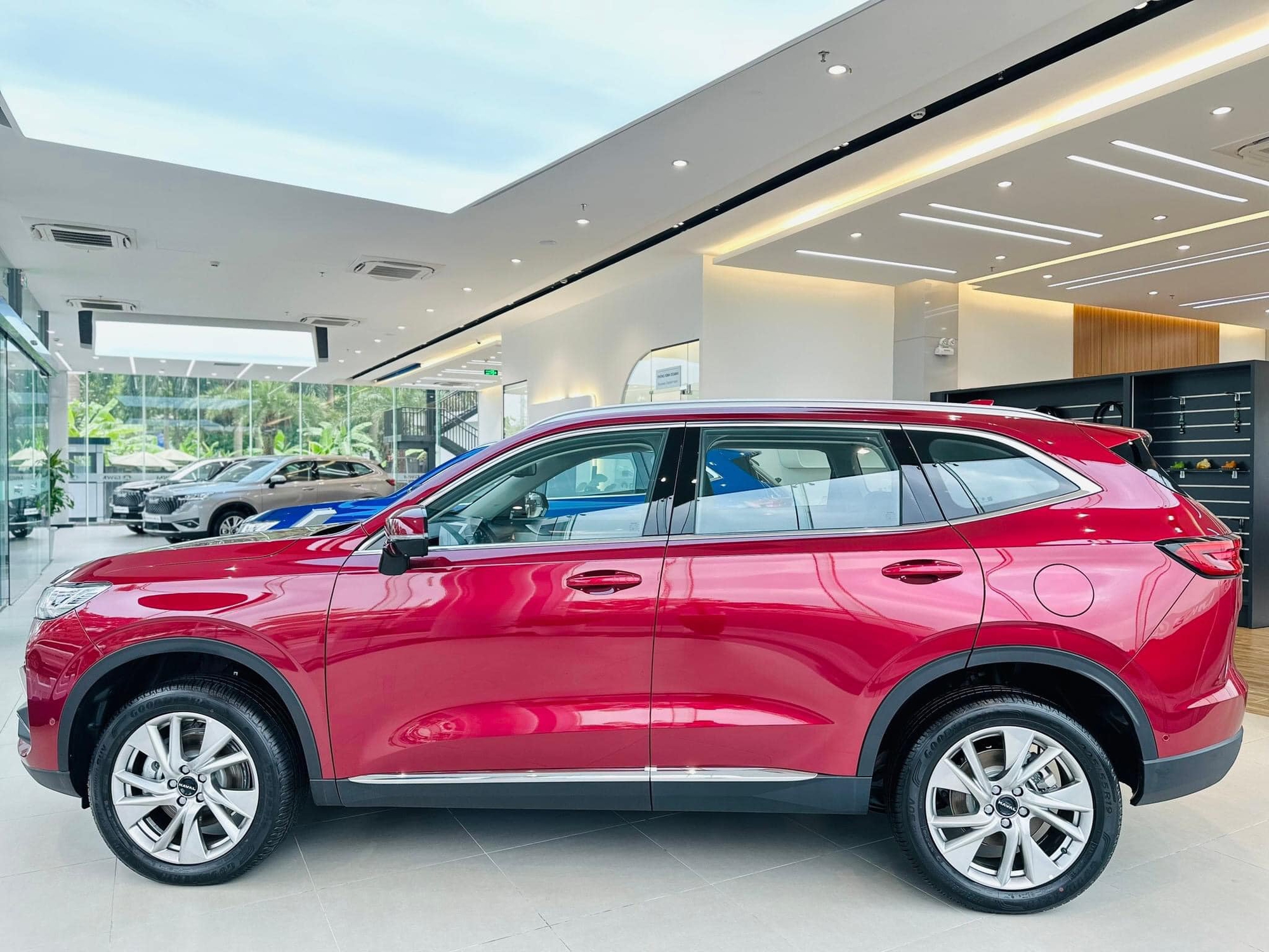 Xe hybrid đua giảm giá ở Việt Nam: Nhiều mẫu ngang xe xăng cùng phân khúc, có mẫu giảm tới 220 triệu đồng - Ảnh 14